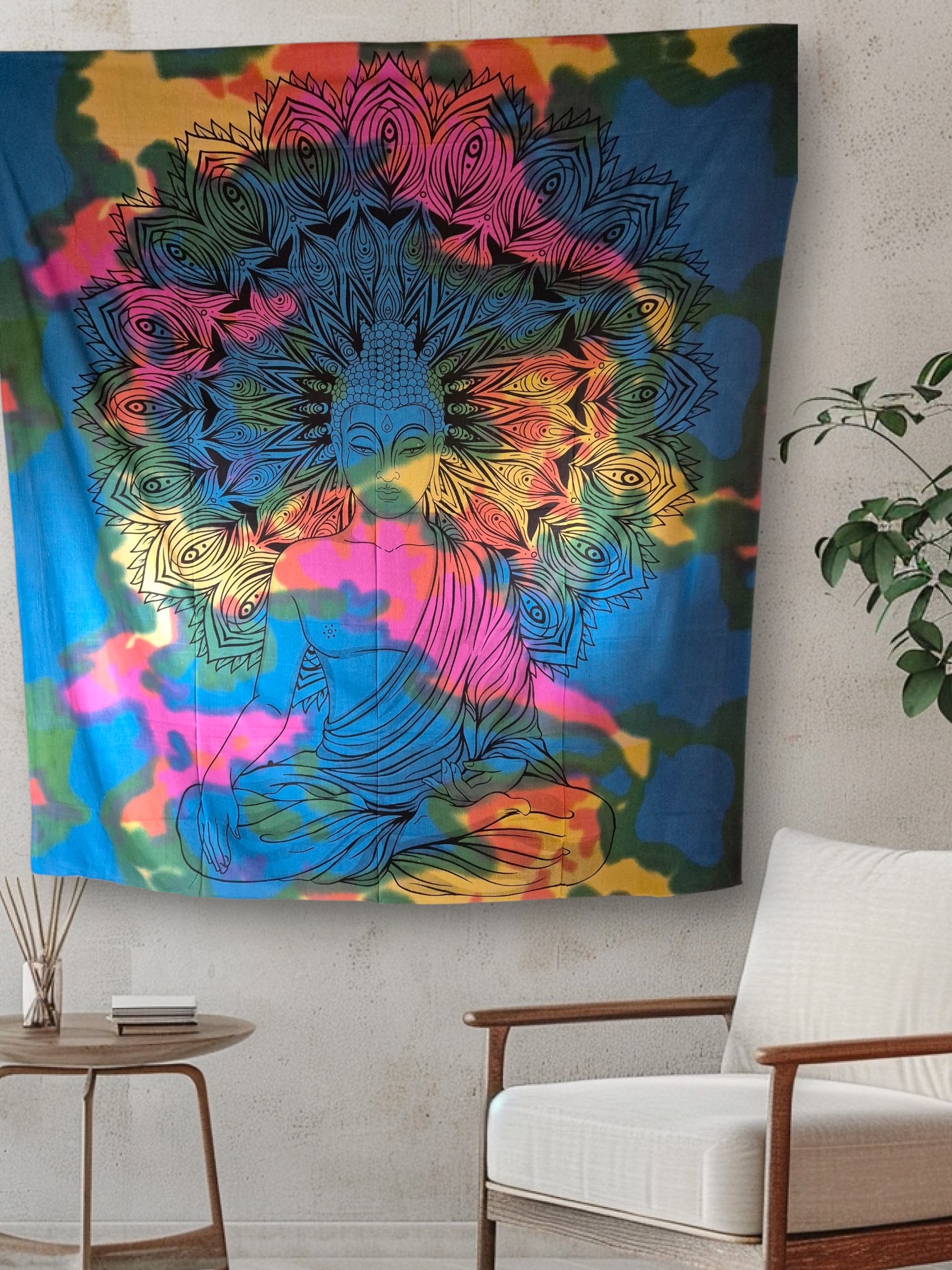 Wandkleed Boeddha tie dye regenboog - spirituele tapestry met pauwenveren