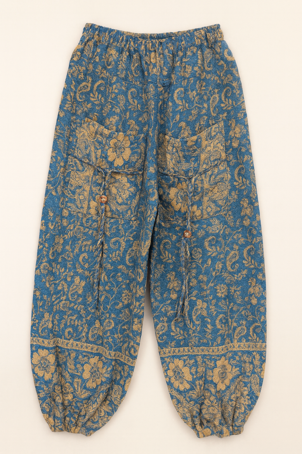 Kleur	Oranje-Zwart	Boho harem broek van wolmix in oranje-zwarte paisley print met houten kraaltjes en zakken – handgemaakt in Nepal – Menikleding