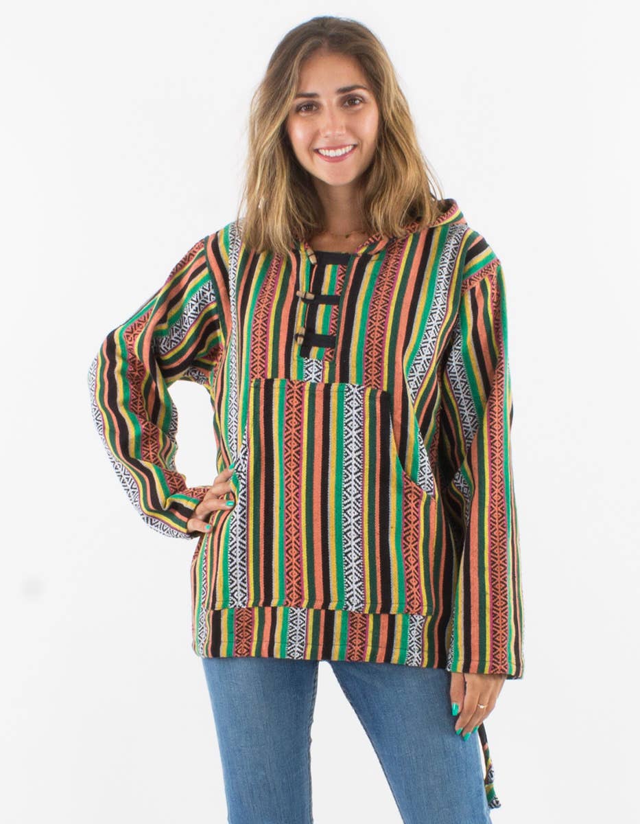 Voorkant van multicolor boho hoodie met gestreept etnisch patroon en capuchon – Menikleding.