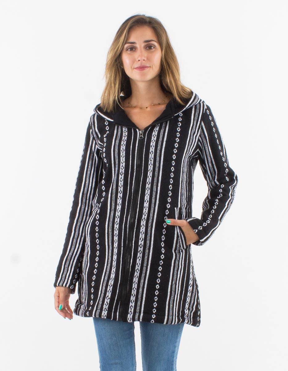 Dames boho hoodie zwart wit – gestreept bohemian design van Nepalees katoen, voorkant – Menikleding
