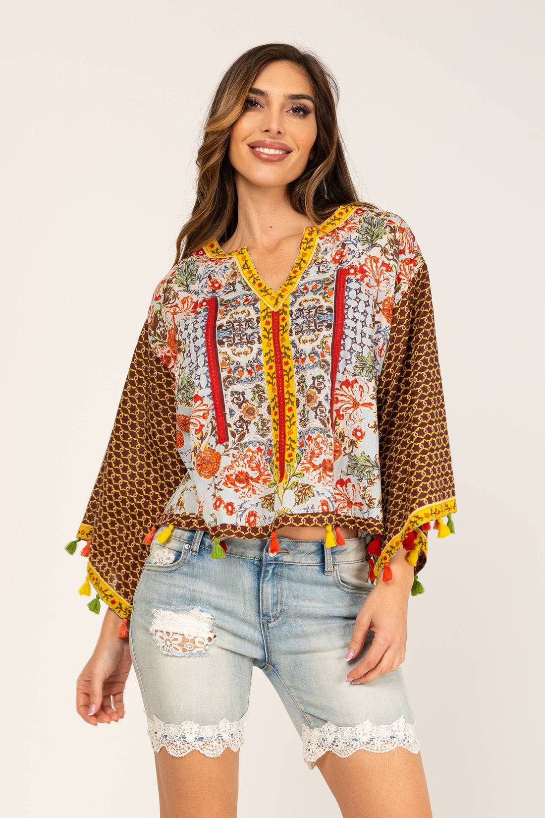 Boho kimono blouse met bloemenprint, wijde mouwen en gele franjes – Menikleding.