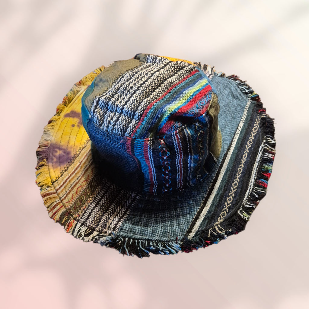 Unieke boho bucket hat – handmade patchwork design uit Nepal met verstelbare rand Menikleding