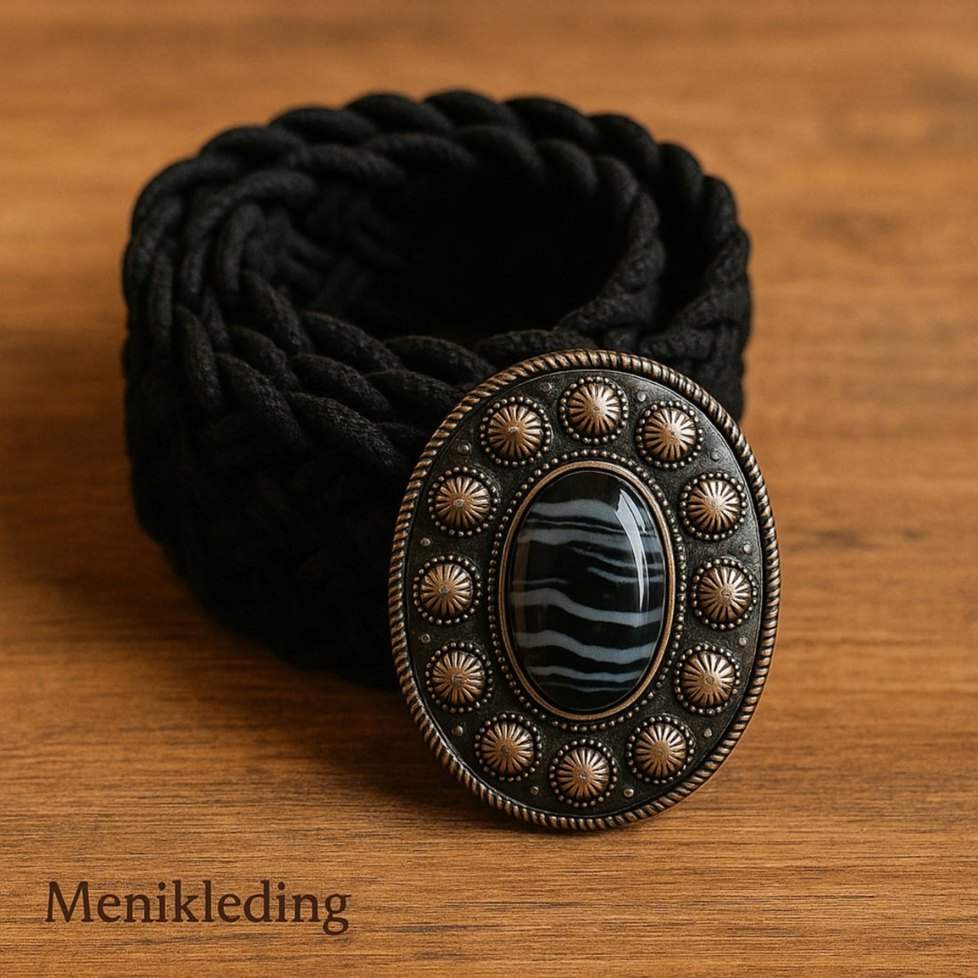 Boho riem zwart gevlochten met bronzen vintage gesp en donkere steen – handgemaakt festival accessoire