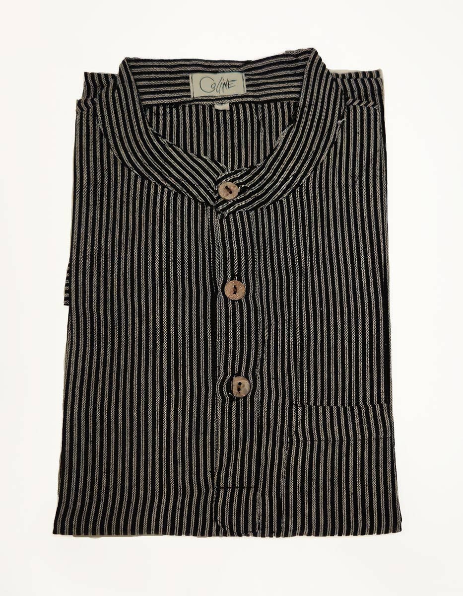 Opgevouwen zwart gestreept heren boho shirt van 100% katoen.