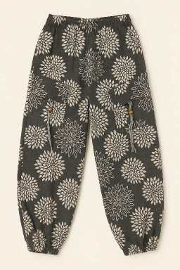 Zwarte boho harem broek met witte bloemenprint – luchtige unisex Nepal broek | Menikleding