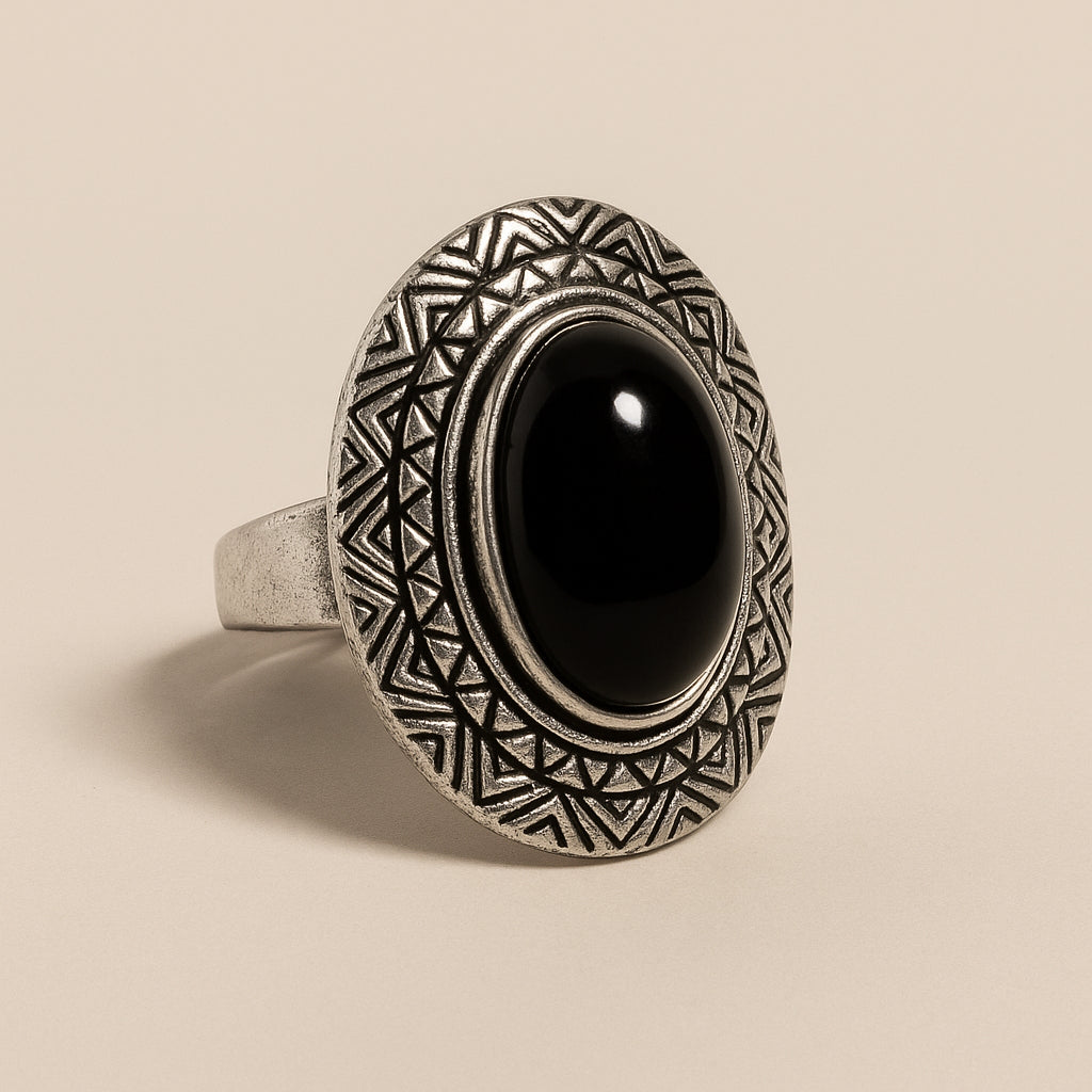 Bohemian Ring met Zwarte Steen – Vintage Zilverkleurig Design | Menikleding