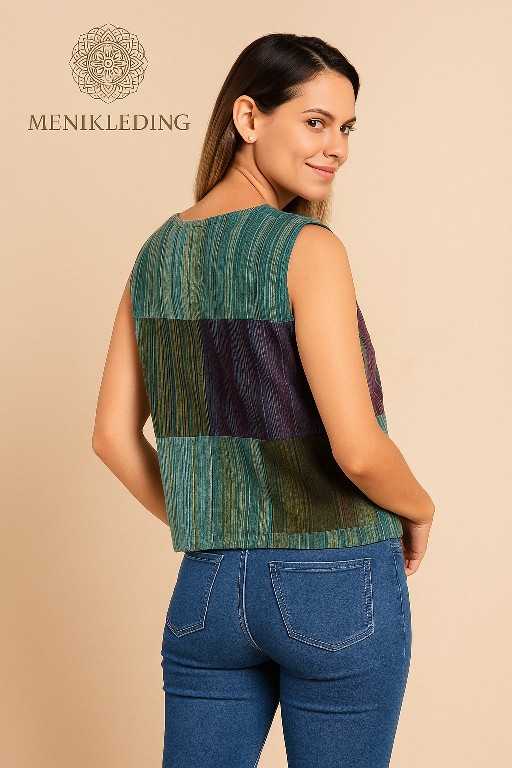 Achterzijde van blauw-groen handgeweven patchwork hesje, 100% katoen, gemaakt in Nepal – Menikleding.