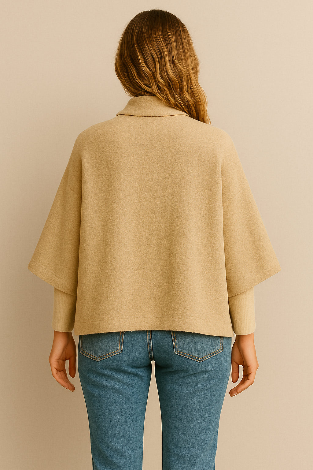 Beige Boho Poncho met Crèmekleurige Mouweinden – Handgemaakt & Zachte Stof | Menikleding