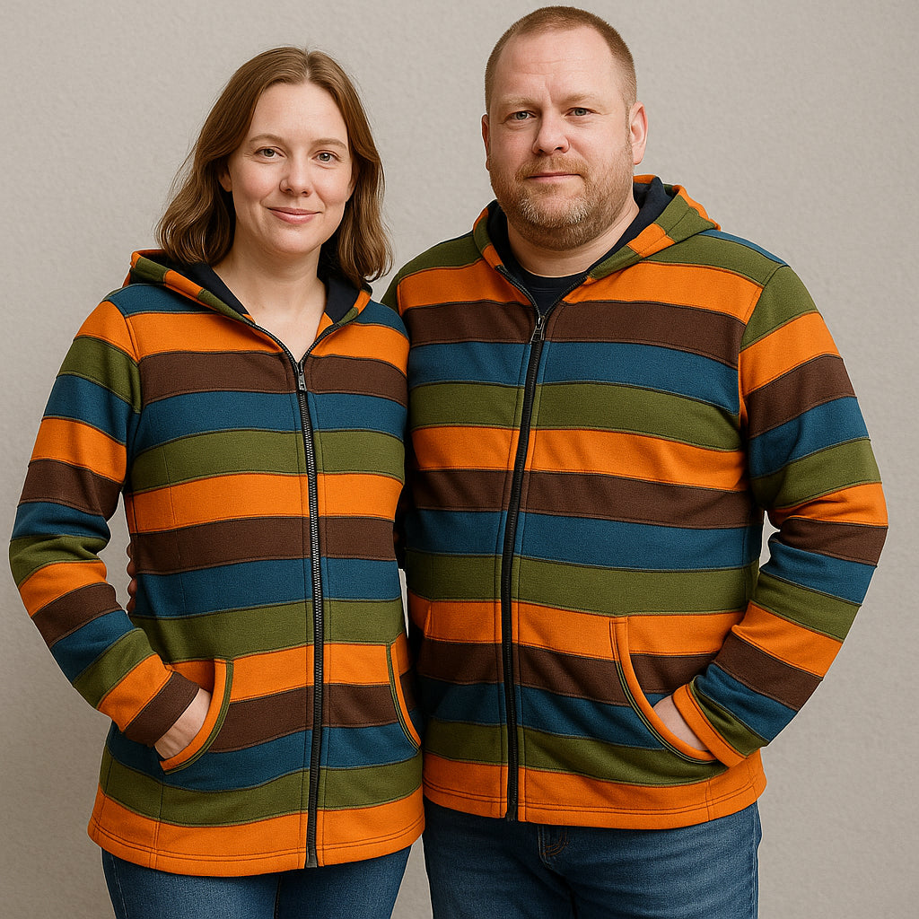 Man en vrouw samen met unisex boho vest met multicolor strepen van katoen – duurzame mode van Menikleding.nl