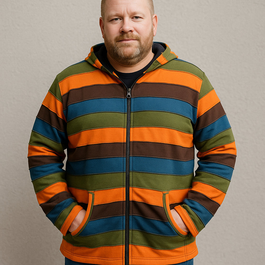 Mannelijk model met unisex boho vest met oranje, blauwe en groene strepen – handgemaakt in Nepal – Menikleding.nl