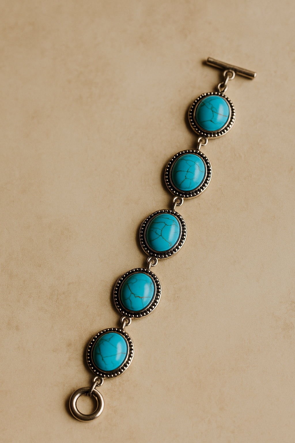 Zilverkleurige boho armband met turquoise ovale stenen – elegante handgemaakte bohemian armband